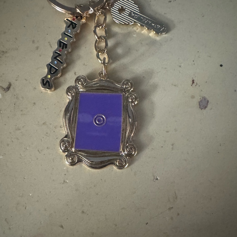 Friends Keychain - Picture 3 of 3